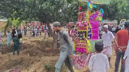 रामपुर: रविवार, दस मुहर्रम को ग्राम आगापुर स्थित कर्बला में ताज़िए दफन किए गए
