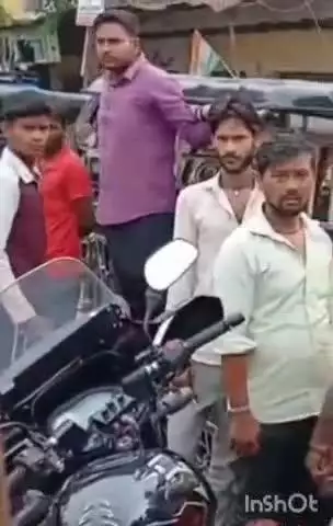 अनूपशहर: जहांगीराबाद नई मंडी में ई-रिक्शा चालकों ने किया विरोध प्रदर्शन