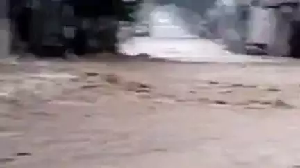गगरेट: ऊना रोड़ पर नाला उफान पर, नकड़ोह में घरों और दुकानों में घुसा बारिश का पानी, भारी नुकसान