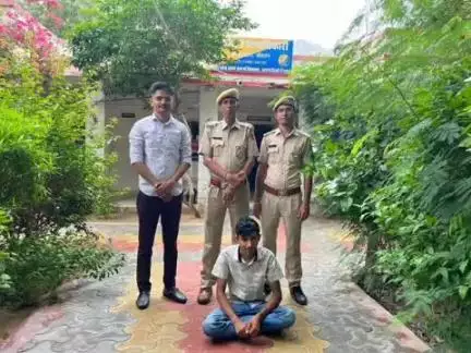 चौहटन: पुलिस थाना चौहटन ने नाबालिग के साथ रेप प्रकरण में 1 माह से फरार 10 हजार रुपये के ईनामी आरोपी को हैदराबाद से गिरफ्तार