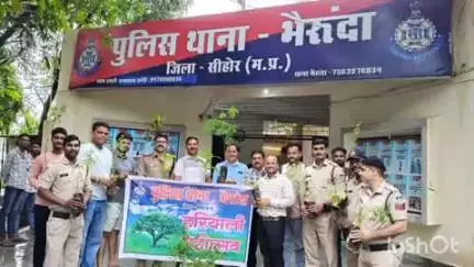 नसरुल्लागंज: थाना भेरूंदा स्टाफ ने हरियाली महोत्सव पर किया वृक्षारोपण कार्यक्रम