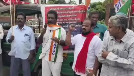 నాలుగు లేబర్ కోట్ల రద్దు చేయాలి కాకినాడలో ఆటో ప్రచారం మొదలుపెట్టిన కార్మిక సంఘాలు