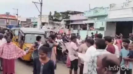 విజయనగరం: మంచినీటి సమస్యపై రాజాంలో రోడ్డెక్కిన మహిళలు, వాహనాలు నిలిపివేత