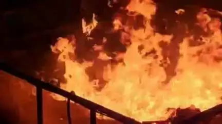 नांदेड: विष्णूपुरी भागात ग्रामीण पोलिसांनी अवैध रेती साठा जप्त करून रेती काढण्यासाठी वापरलेले दोन तराफे जाळून केले नष्ट