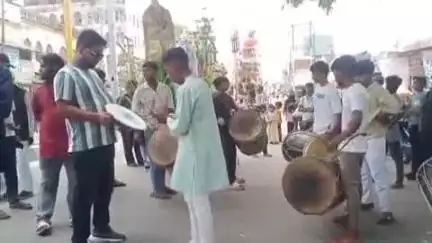 शहर से लेकर ग्रामीण क्षेत्र तक कर्बला में दफन हो रहे ताजिए, जुलूस के रूप में ताजिए निकालकर जा रहे कर्बला