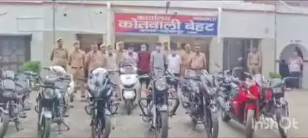 बेहट: पुलिस ने गंदेवड़ से फर्जी आईडी पर लोन लेकर वाहन खरीदने वाले गिरोह के 5 सदस्यों को 15 बाइक सहित किया गिरफ्तार