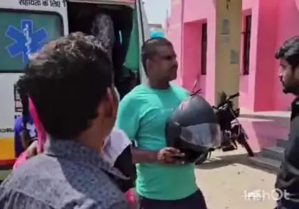 हरदोई: सवायजपुर के महरेपुर गांव के पास बदमाशों ने बाइक सवार महिला के कुंडल नोचे, महिला गिरकर घायल हुई, हालत गंभीर