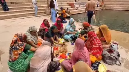 पुष्कर: देवशयनी एकादशी पर पुष्कर में श्रद्धा का सैलाब उमड़ा, पवित्र सरोवर में डुबकी लगाकर किए ब्रह्मा मंदिर के दर्शन, त्रिपुष्कर
