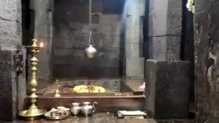 గద్వాల్: జిల్లాలో తొలి ఏకాదశి  పర్వదినం సందర్భంగా భక్తులతో కిటకిటలాడుతున్న ఆలయాలు.