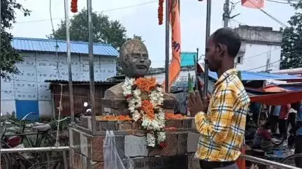 খড়গপুর ১: খড়গপুরের তালবাগিচাতে শ্যামাপ্রসাদ মুখার্জির জন্ম দিবস পালন, উপস্থিত ছিলেন বিধায়ক হিরন্ময় চট্টোপাধ্যায়