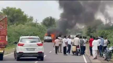 सायला: सायला के जीवाणा बाड़मेर हाईवे पर चलती क्रेटा कार में लगी आग, हाईवे पर मचा हड़कंप