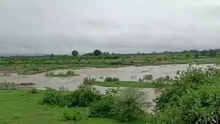 अनूपपुर: जिले में बारिश से बिगड़े हालात, नदी-नाले उफान पर, प्रशासन ने जारी की चेतावनी