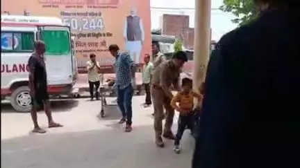 महाराजगंज: कुंदनगंज के पास बाइक का टायर फटने से दो बाइकों की हुई टक्कर, दोनों बाइक पर सवार 7 लोग घायल, तीन की हालत गंभीर