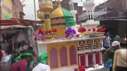 बिहिया: मोहर्रम पर्व पर बिहिया वार्ड नंबर 13 से निकली आकर्षक ताजिया