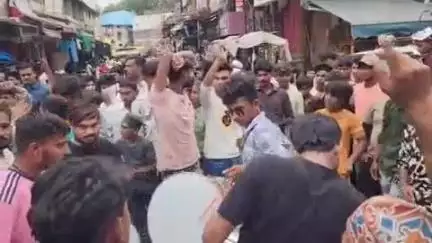 खंडवा नगर: मोहर्रम पर्व पर खंडवा के बॉम्बे बाजार से निकाला गया जुलूस