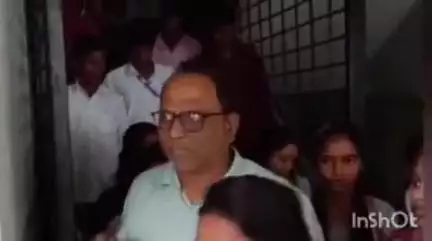 पेठ: जिल्हा परिषद सुपर 50 परीक्षेत पेठ केंद्रावर 188 विद्यार्थ्यांनी दिली परीक्षा , कार्यक्रमाधिकारी प्रताप पाटील यांची भेट