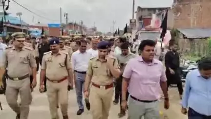 डुमरियागंज: जिलाधिकारी एवं पुलिस अधीक्षक ने मोहर्रम के जुलूस के मद्देनजर हल्लौर एवं अन्य स्थलों का किया निरीक्षण, दिए आवश्यक निर्देश