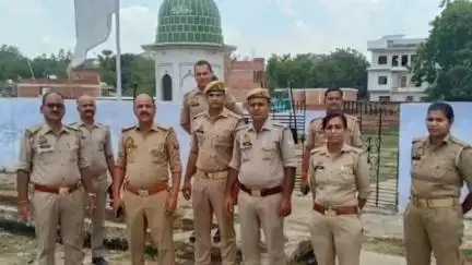 जौनपुर: जौनपुर में मोहर्रम के ताजिया जुलूस के दौरान पुलिस ने शांति व्यवस्था संभाली, पैदल गश्त जारी