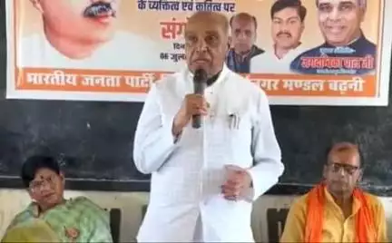 शोहरतगढ़: डॉ. श्यामा प्रसाद मुखर्जी की जयंती के अवसर पर बढ़नी में पुष्पांजलि अर्पित करने का कार्यक्रम आयोजित किया गया