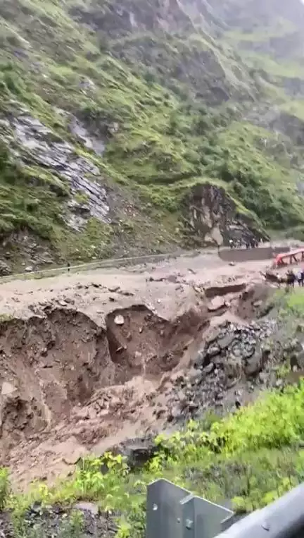 Heavy rains continue to lash the state since morning. IMD issues Red Alert for Mandi, Kangra & Sirmaur