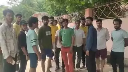 फिरोज़ाबाद: साठ फुटा रोड पर करंट से युवक की मौत, परिजनों ने जताई गहरी साजिश की आशंका