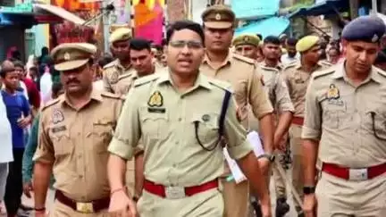 गोंडा: कोतवाली नगर क्षेत्र में SP ने दसवीं मोहर्रम जुलूस के तहत सुरक्षा व्यवस्था का लिया जायजा, CO और SHO को दिए निर्देश