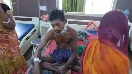 गोड्डा: डांडे गाँव में पत्नी से विवाद के बाद पति ने गर्दन पर ब्लेड चलाई, अस्पताल में भर्ती