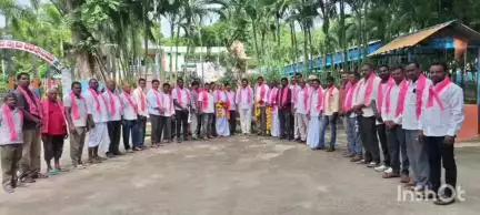 బాల్కొండ: ముప్కల్ మండల నూతన BRS పార్టీ మండలాధ్యక్షున్ని సన్మానించిన పలువురు నాయకులు