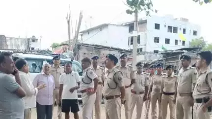 किशनगंज: मुहर्रम पर्व को लेकर पुलिस प्रशासन सतर्क, शहर में पुलिस बल तैनात