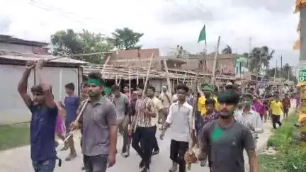 कुरसाकांटा: कुआडी़ में कड़ी सुरक्षा के बीच मोहर्रम का जुलूस निकला, पुलिस की सतर्कता से इलाके में शांति बनी रही