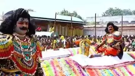 పట్టణంలో ద్రౌపతి సమేత ధర్మరాజుల స్వామి బ్రహ్మోత్సవాల్లో భాగంగా రసవత్తరంగా సాగిన దుర్యోధన దుశ్యాసన వధ