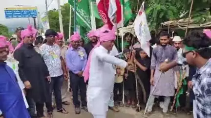 कुरडेग: कुरडेग प्रखंड मुख्यालय में मोहर्रम पर्व पर निकली शोभायात्रा, सिमडेगा विधायक भूषण बाड़ा हुए शामिल