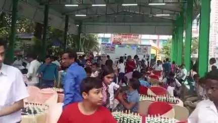 ঘাটাল: ঘাটালে দাবা প্রতিযোগিতা মহকুমা শাসক কার্যালয় ২০০ জন ছাত্রছাত্রী এই প্রতিযোগিতায় অংশগ্রহণ করলো