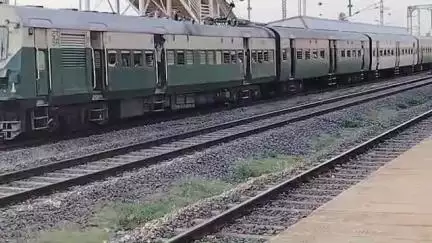 மயிலாடுதுறை: சீர்காழி ரயில்வே நிலையத்தில் தெற்கு ரயில்வே திருச்சி கோட்டத்தின் மேலாளர் அன்பழகன் ஆய்வு
