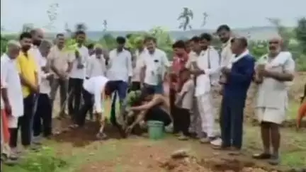 गंगरार: डॉ. श्यामा प्रसाद मुखर्जी जयंती पर भाटखेड़ी में आयोजित हुआ माल्यार्पण व पौधारोपण कार्यक्रम