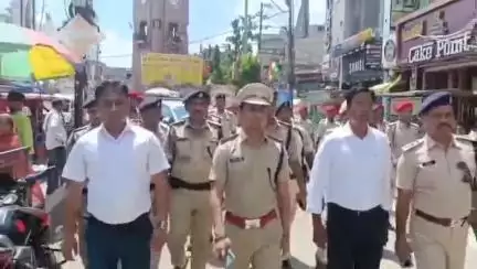 दरभंगा: मोहर्रम पर्व को लेकर दरभंगा में सुरक्षा के पुख्ता इंतजाम, डीएम और एसएसपी के नेतृत्व में निकला फ्लैग मार्च