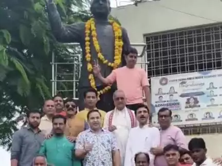 पचोर: डॉ. श्यामा प्रसाद मुखर्जी की जयंती पर सांसद ने पचोर में प्रतिमा पर माल्यार्पण किया, राष्ट्र एकता को जीवन समर्पित बताया