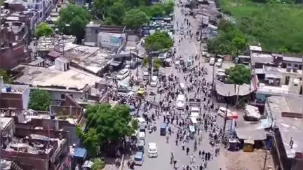 उन्नाव: थाना गंगाघाट क्षेत्र में मोहर्रम के त्यौहार पर ताजिया जुलूस के रूट की ड्रोन कैमरा से पुलिस ने की निगरानी
