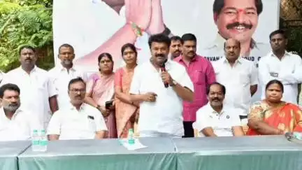 హిమాయత్ నగర్: పద్మారావు నగర్ స్థానికులతో మాట్లాడి సమస్యలు అడిగి తెలుసుకున్న ఎమ్మెల్యే తలసాని శ్రీనివాస్ యాదవ్