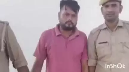 जलालपुर: दशवतपुर इटहिया से पुलिस ने पिकअप पर लदे गौवंश को बरामद करते हुए एक आरोपी को किया गिरफ्तार