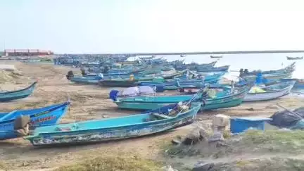 வேதாரண்யம்: ஆறுகாட்டுத்துறையில் குடிசை மாற்று வாரிய  குடியிருப்புகள் வழங்குவதில் குளறுபடி....கிராம மக்கள் கொந்தளிப்பு  #localissue