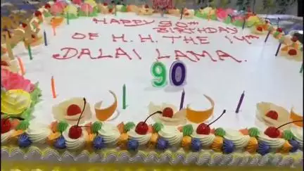 बोध गया: बोधगया के तिब्बत बौद्ध मठ में दलाई लामा का 90वां जन्मदिन मनाया गया, डीएम ने केक काटा