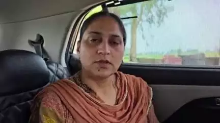 ਬਟਾਲਾ: ਪੰਜਾਬ ਸਰਕਾਰ ਦਾ ਵੱਡਾ ਐਕਸ਼ਨ ਫਤਿਹਗੜ੍ਹ ਚੂੜੀਆਂ ਵਿੱਚ ਮਹਿਲਾਂ ਰਜਿਸਟਰੀ ਕਲਰਕ ਨੂੰ ਕੀਤਾ ਗਿਆ ਸਸਪੈਂਡ
