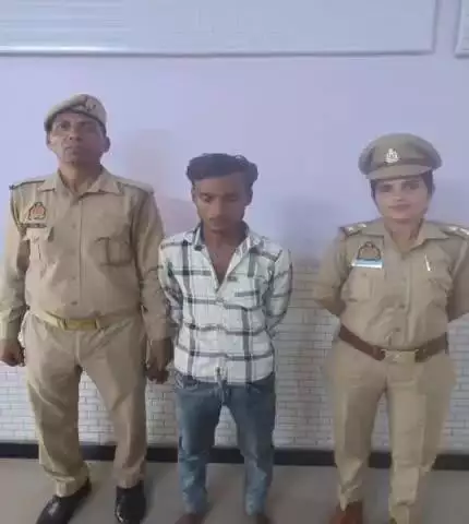 फिरोज़ाबाद: रामगढ़ पुलिस की सटीक कार्रवाई में अवैध चाकू के साथ युवक को दबोचा गया