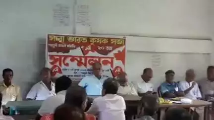 মাথাভাঙা ২: পারাডুবি সংলগ্ন এলাকায় অনুষ্ঠিত হল সারাভারত কৃষকসভার অঞ্চল সন্মেলন,উপস্থিত জেলা কমিটির সদস্য