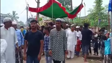 মঙ্গলকোট: বৃষ্টিকে উপেক্ষা করে মঙ্গলকোটে মহরম পালনে সামিল মুসলিম সম্প্রদায়ের মানুষেরা, সুসজ্জিত তাজিয়া নিয়ে করা হল শোভাযাত্রা