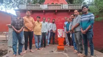 नटेरन: नटेरन क्षेत्र के मतदान केंद्रों पर भाजपा कार्यकर्ताओं ने श्यामा प्रसाद मुखर्जी की जयंती मनाई