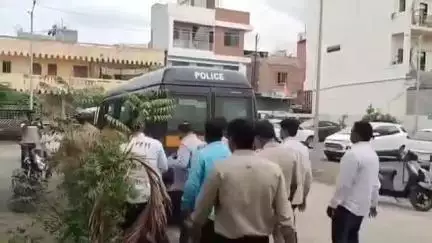 ज्ञानेश्वर पब्लिक स्कूलचा संस्थाचालक विजय पवारवर अल्पवयीन मुलीचा लैंगिक छळ केल्याने ॲट्रॉसिटी सह विविध कलमान्वये गुन्हा
