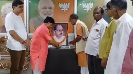 बेरमो: फुसरो बाजार में भाजपा ने डॉ. श्यामा प्रसाद मुखर्जी की जयंती पर श्रद्धांजलि अर्पित की