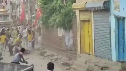 कटिहार: नया टोला में तजिया जुलूस के दौरान दो पक्षों में पथराव, इलाका पुलिस छावनी में तब्दील